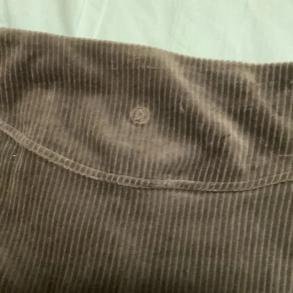 Lululemon Scuba MR Mini Skirt ESPR Espresso Brown Velvet Corduroy Women's Size 8 - Picture 3 of 6